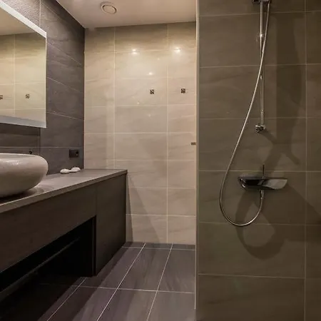 Art Academy Apartment *